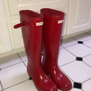BRAND NEW TALL RED GLOSSY HUNTER BOOTS